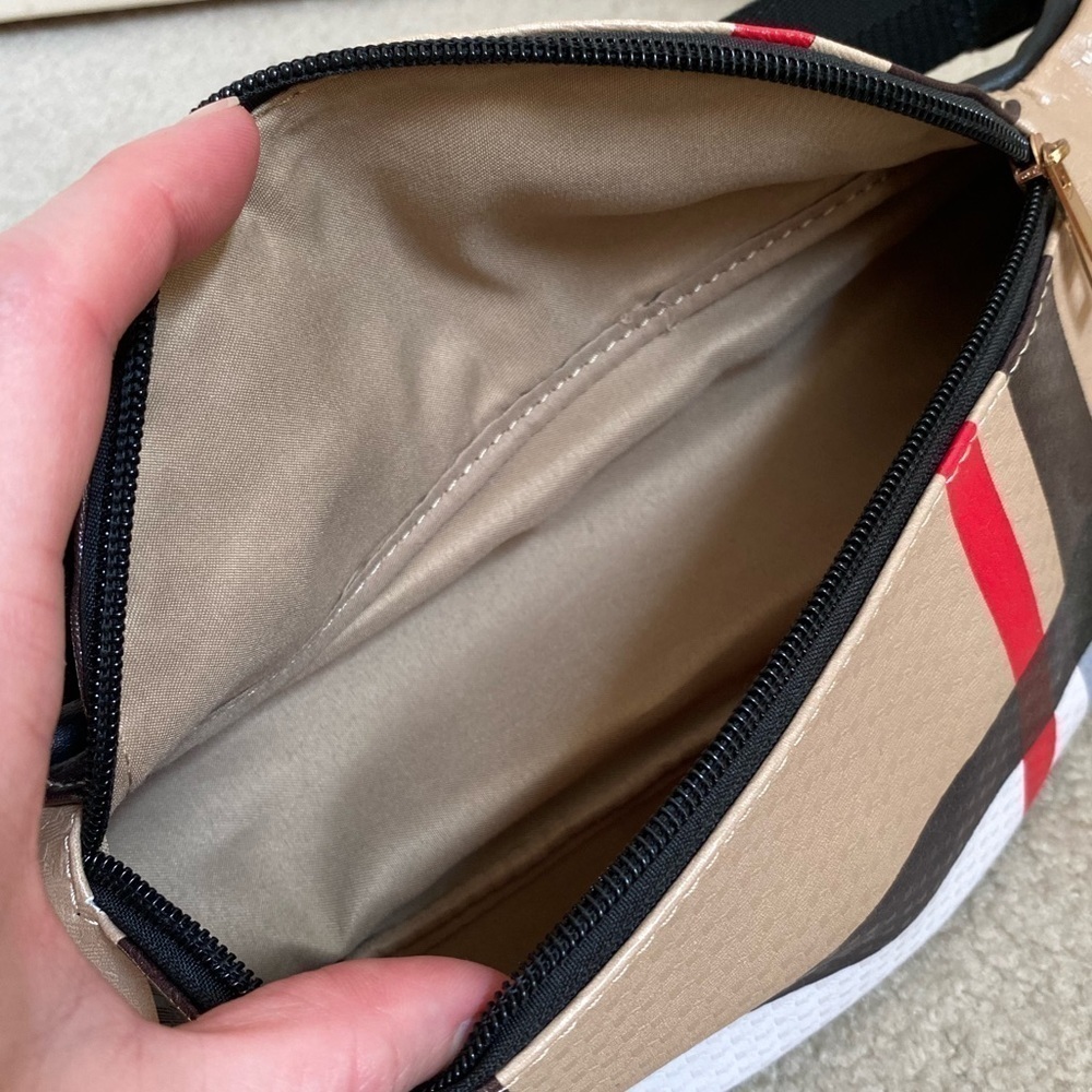 Checked Pattern Crossbody Belt Bag in Beige and Black - Picture 8 of 12